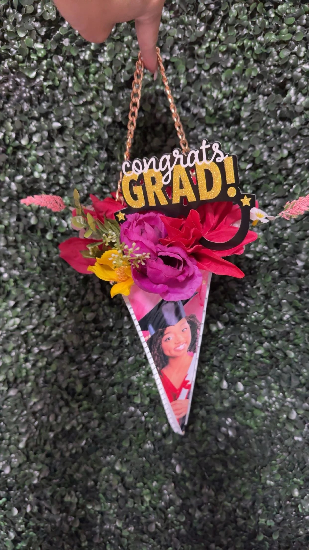 Grad pyramid bouquet